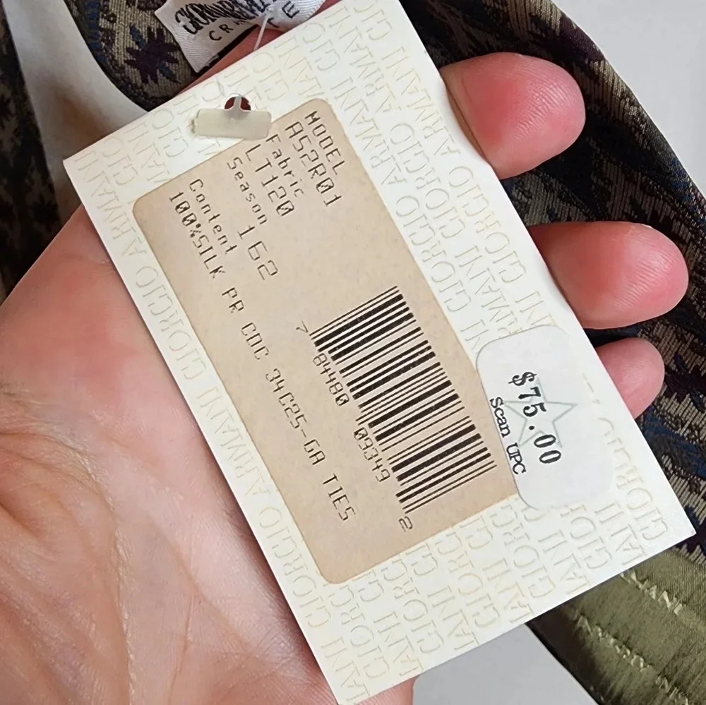 NWT Giorgio Armani 100% silk‎ tie.